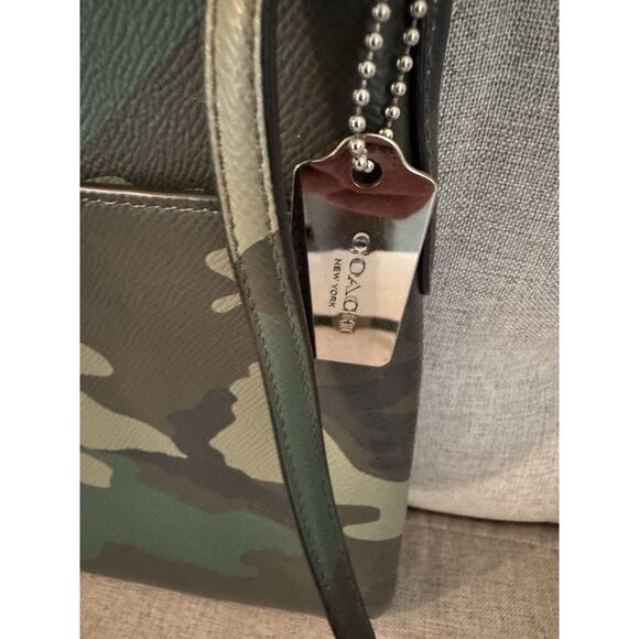 Vintage Coach Camo Dark Green/ Multi Pebble Leather Crossbody Bag - Picture 2 of 14